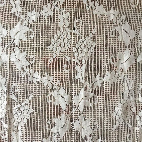 Tablecloth Vintage Handmade Chic Mesh Ivory 45x66" - Picture 2 of 5